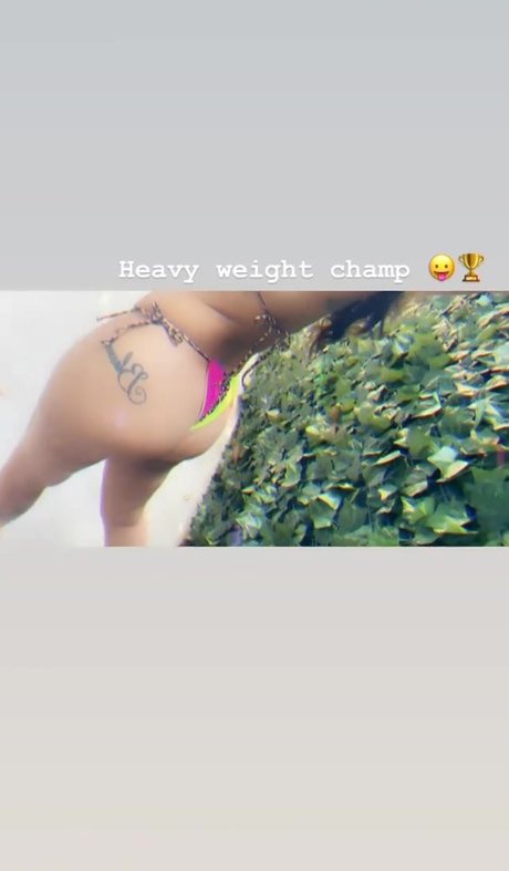 Ash Kaash hübsche bild