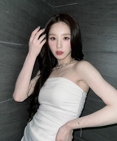 HeeJin erwachsene nackt galerie