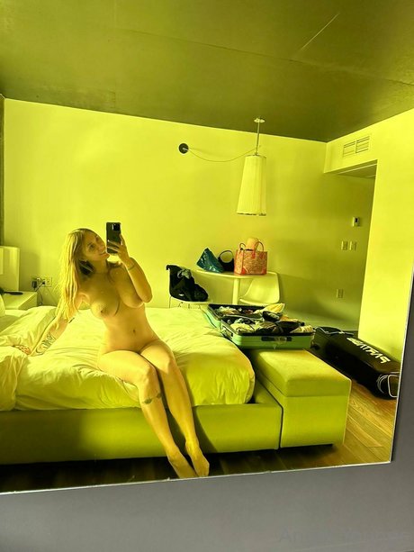 Angel Youngs erotische pornografische foto
