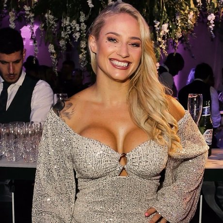 Ebanie Bridges schauspielerin schöne bild