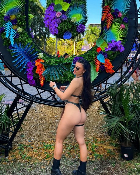 Eceozbudak porno perfekte bilder