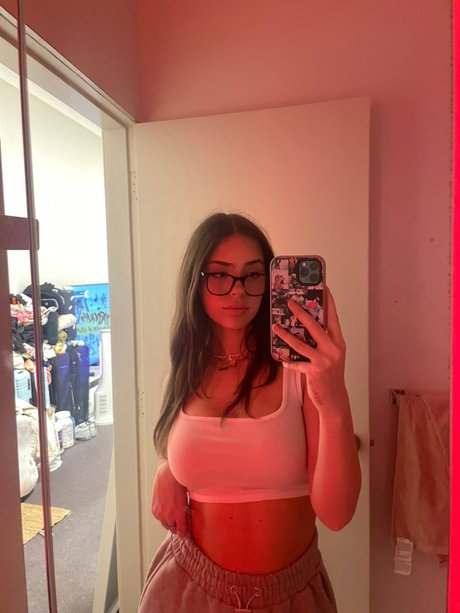 Alliyah hübsche pornographische bilder