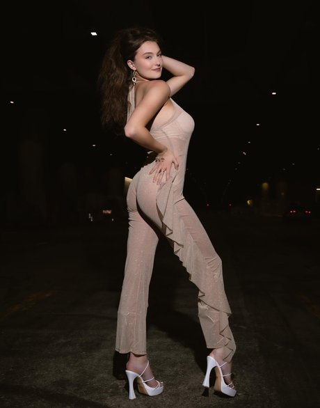 spritzende teen-onlyfans nacktheit hübsche bild