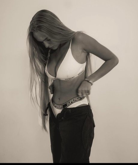 Lies Zhara_ erwachsene akt galerien