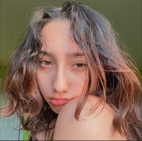 Sabrina Pezeshkian_ freie hd archiv