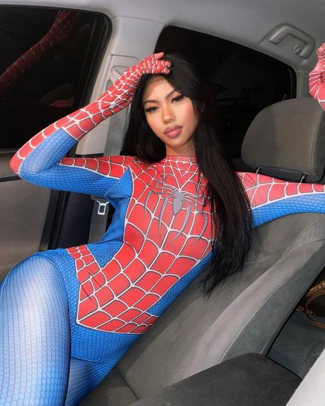 Alyanna Joelle exklusive freie foto