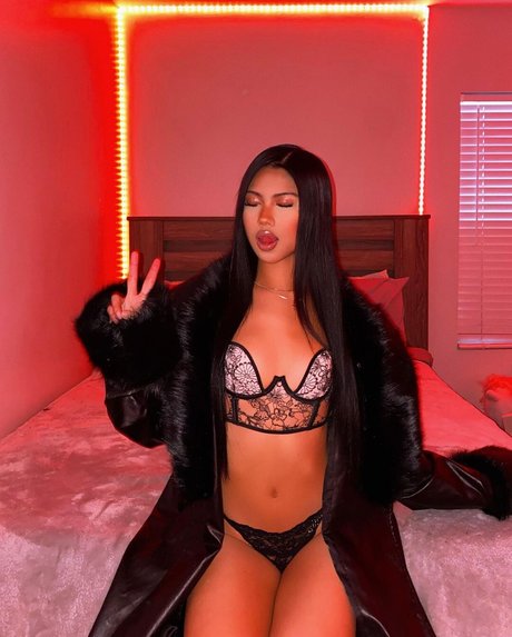 Alyanna Joelle porno top bilder