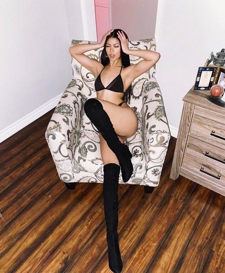 Alyanna Joelle sexy heiße foto