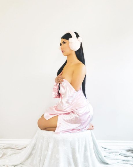 Alyanna Joelle nacktheit porno archiv