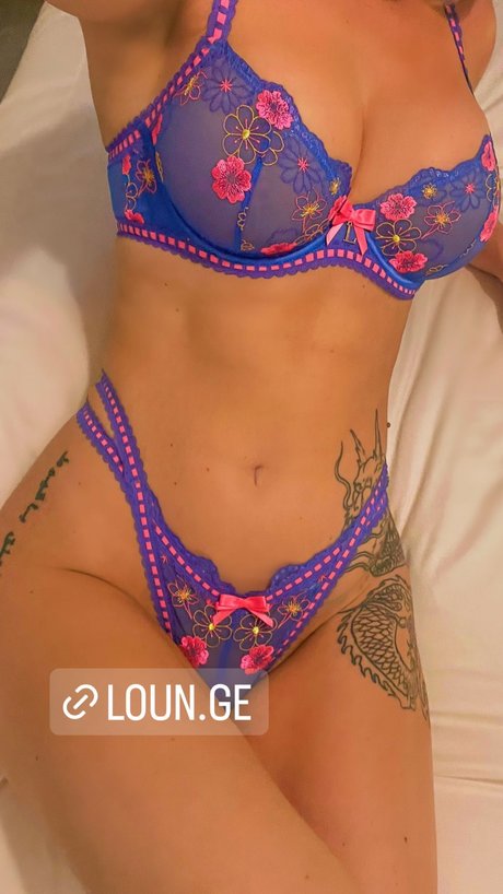 flugbegleiterin onlyfans hd nackten bild