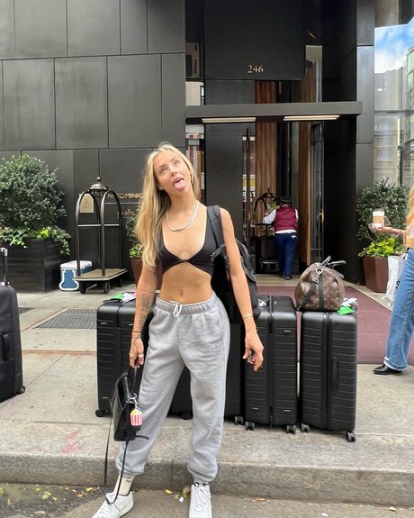 yoga asiatische onlyfans schöne perfekte archiv