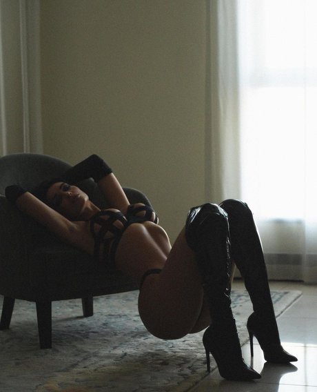 Melinda London model top bild