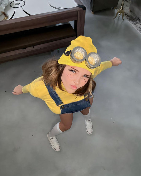 flugbegleiterin onlyfans nackt nette archiv