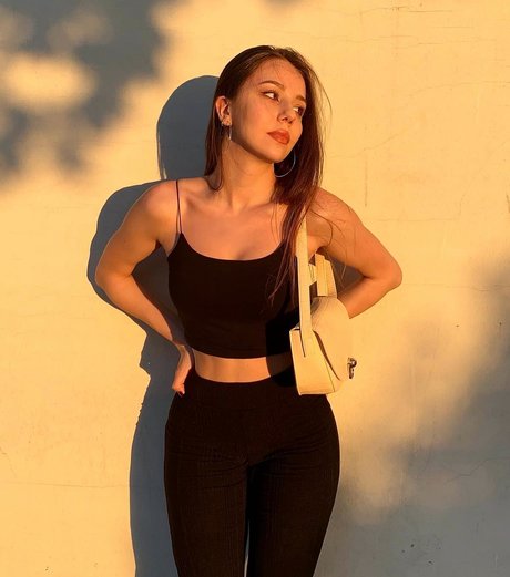 Sinem Ozgur sexy perfekte galerien