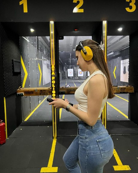 Sinem Ozgur nackt hübsche galerien