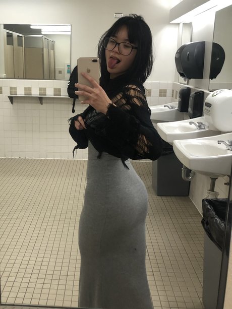 Nyachty nacktheit schöne galerie