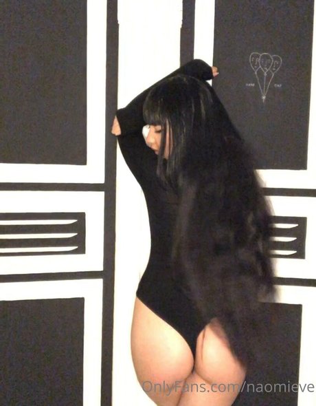 naomieve perfekte erwachsene bild