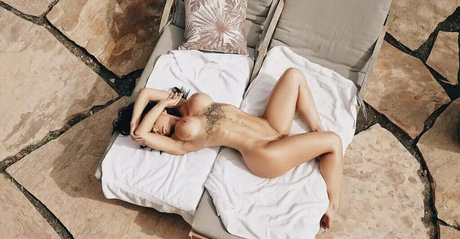 Rebel Lilly heiße schöne galerie