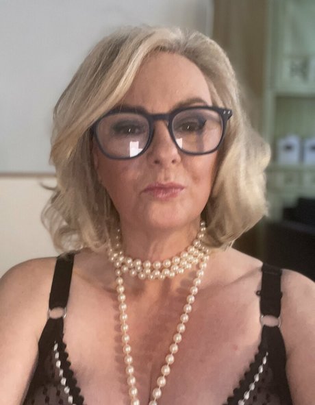 CourtesanAnna Bilder