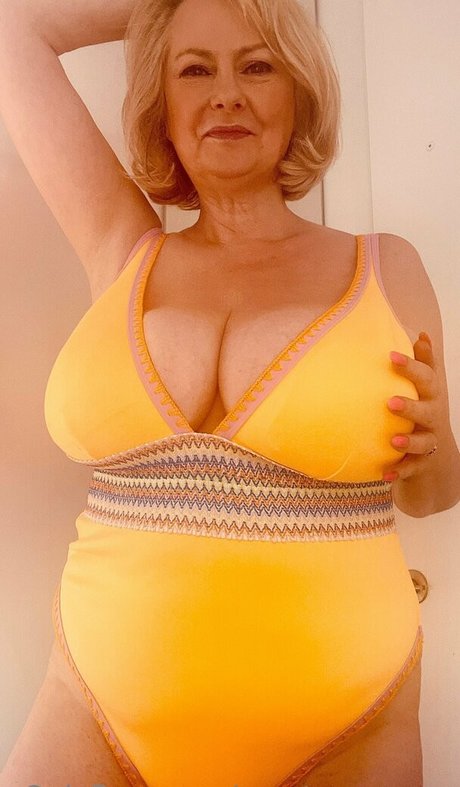 milf füße onlyfans schöne hübsche bild