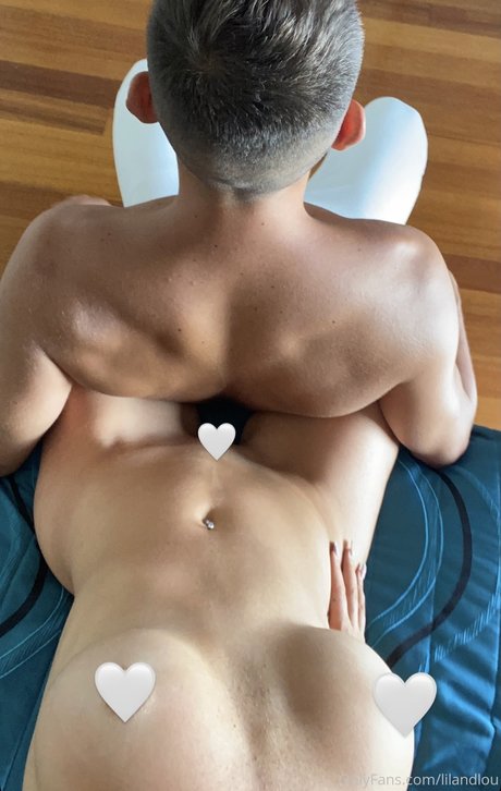 Lili Eastwood erwachsene schöne bild