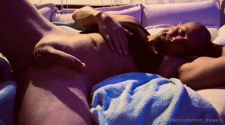 Mrd Showers heiße nackte bilder