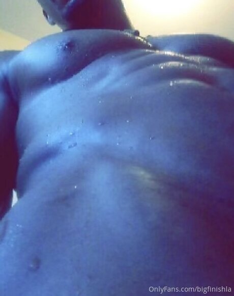 Bigfinishla hübsche akt bild