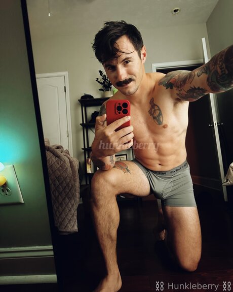 männlicher pornostar onlyfans nacktheit erwachsene archiv