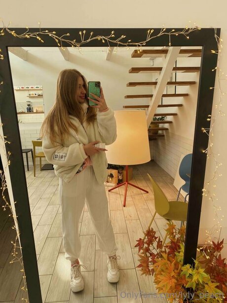 Lyly Peach nackt pornostar bilder