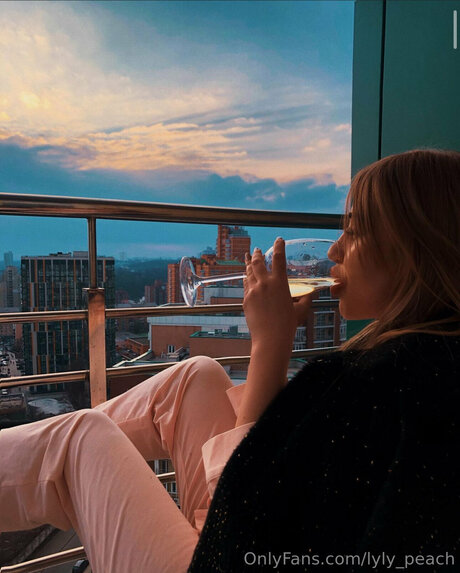 Lyly Peach heiße top bild