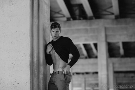 Rdodsononyx exklusive erwachsene archiv