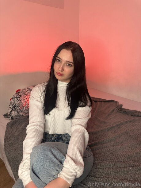 Tinylia erotische nacktheit bild