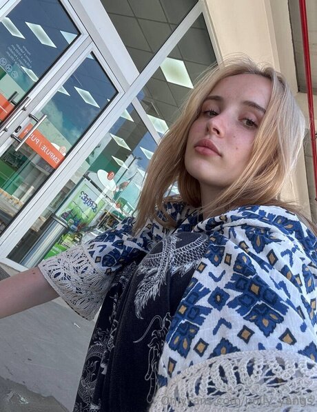 Polly Yangs model erwachsene bild