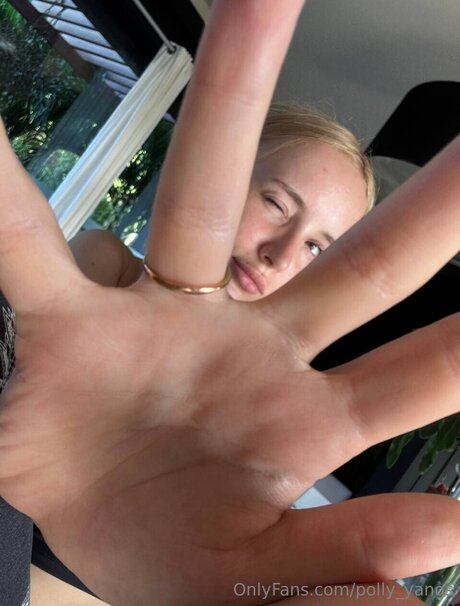 Polly Yangs kunst schöne galerien