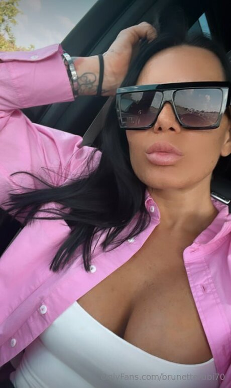 Brunetterubi70 pornografische galerien