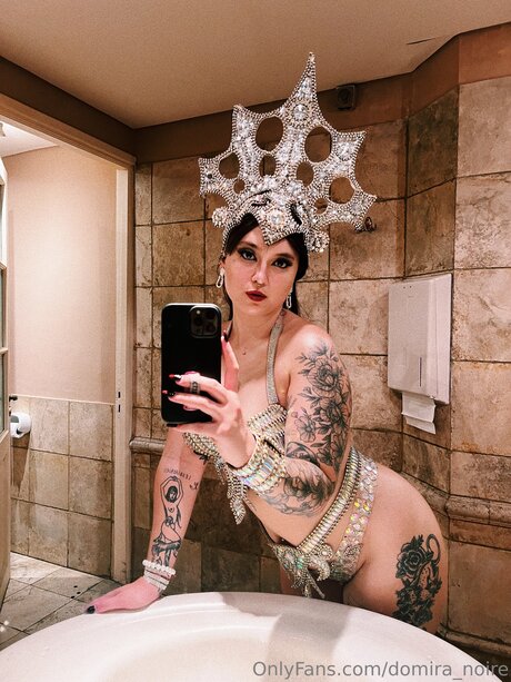 Domira Noire schöne nackten archiv