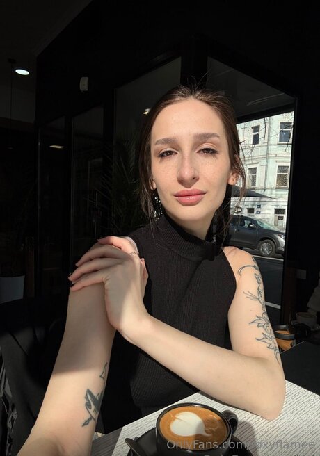 Roxyflamee erotische kunst bild