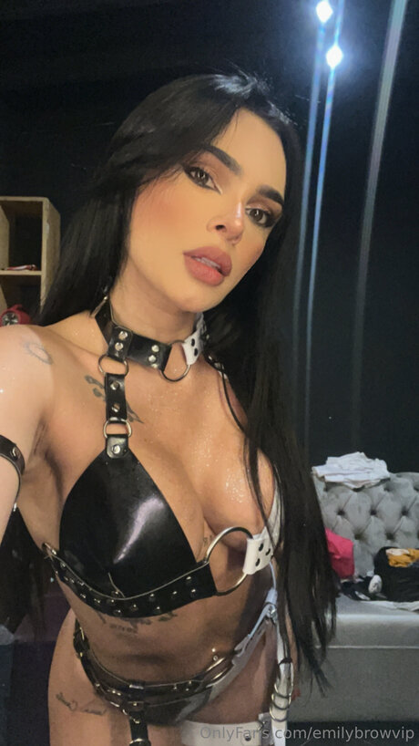 Emilybrowvip hübsche schöne archiv