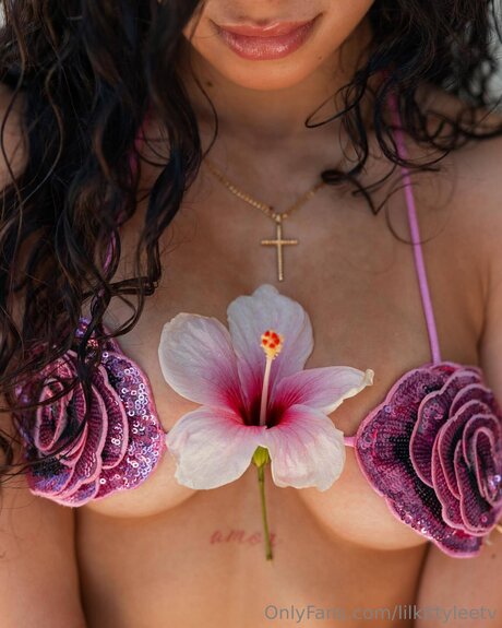 Lilkittyleetv model porno foto