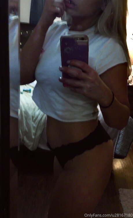 U28167180 nackt hübsche archiv