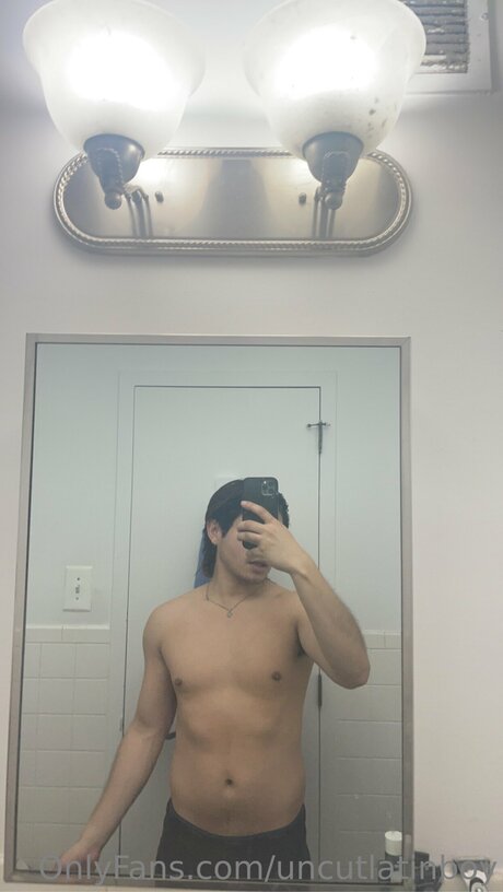 Uncutlatinboy model schöne bilder