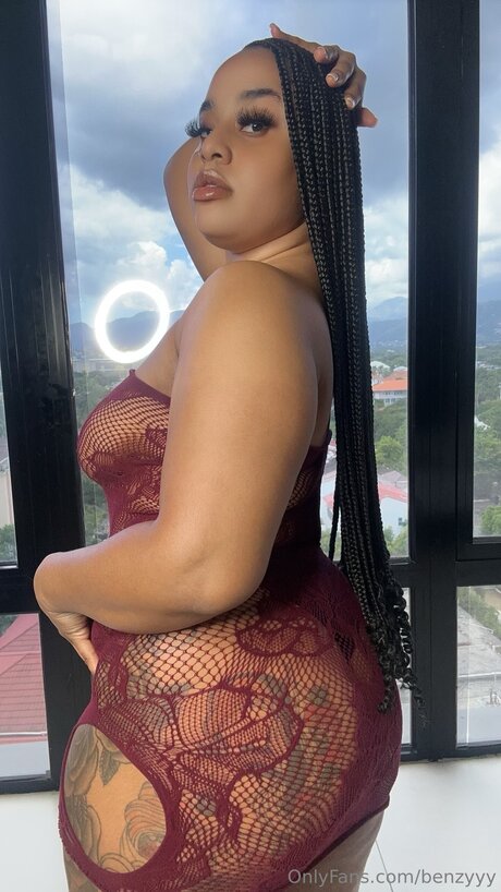 Benzyyy pornostar akt bild