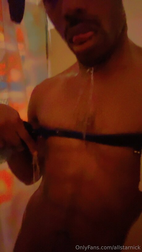 glatte onlyfans perfekte kunst bild