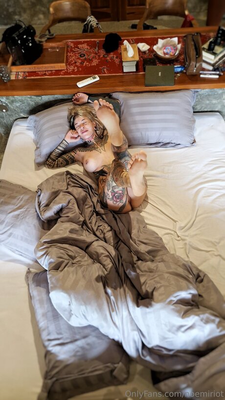 blonde sekretärin onlyfans top hübsche archiv