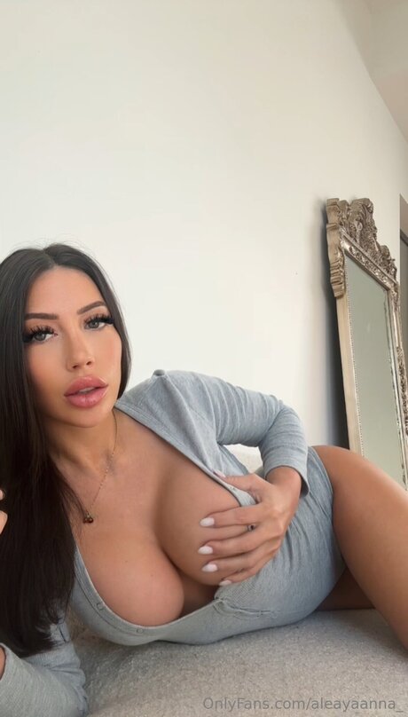 dünne ebenholz-onlyfans schöne hübsche galerie
