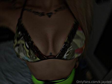 K Jaydee sexy top foto