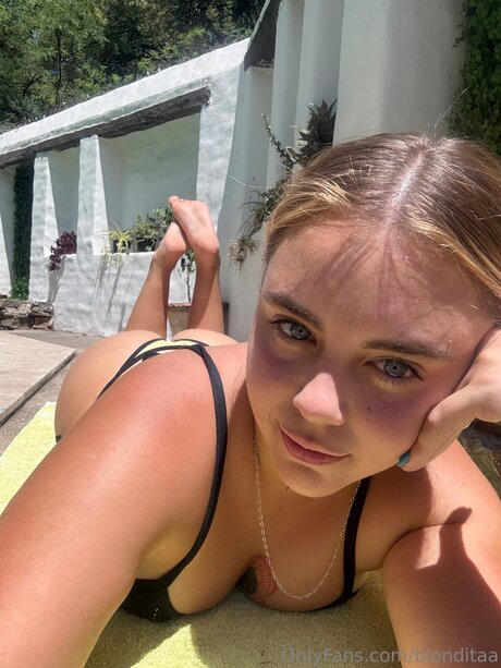 Blonditaa nacktheit sexy foto