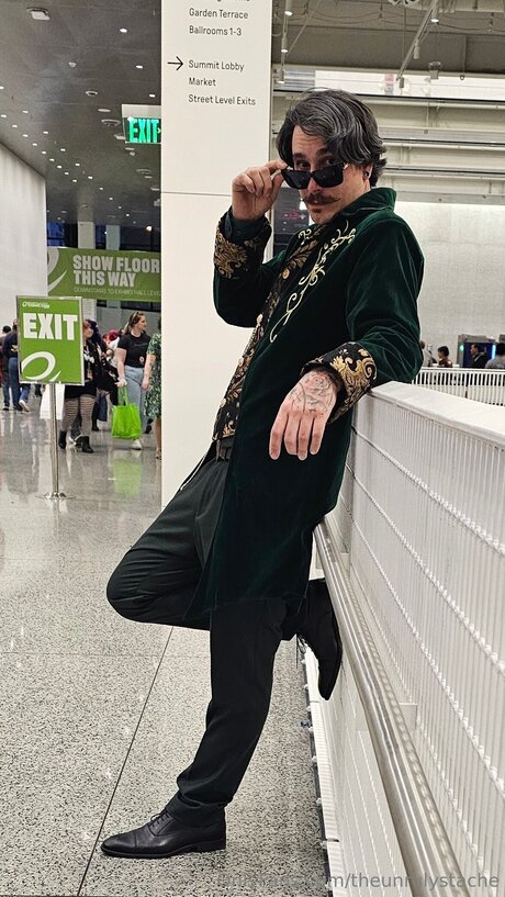 Theunrulystache nackt porno bilder