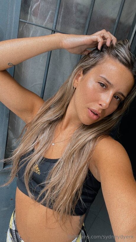 Sydneydyerx nackt kunst bilder