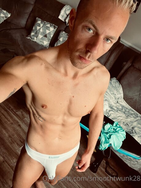 Hungblondebrit heiße erwachsene foto